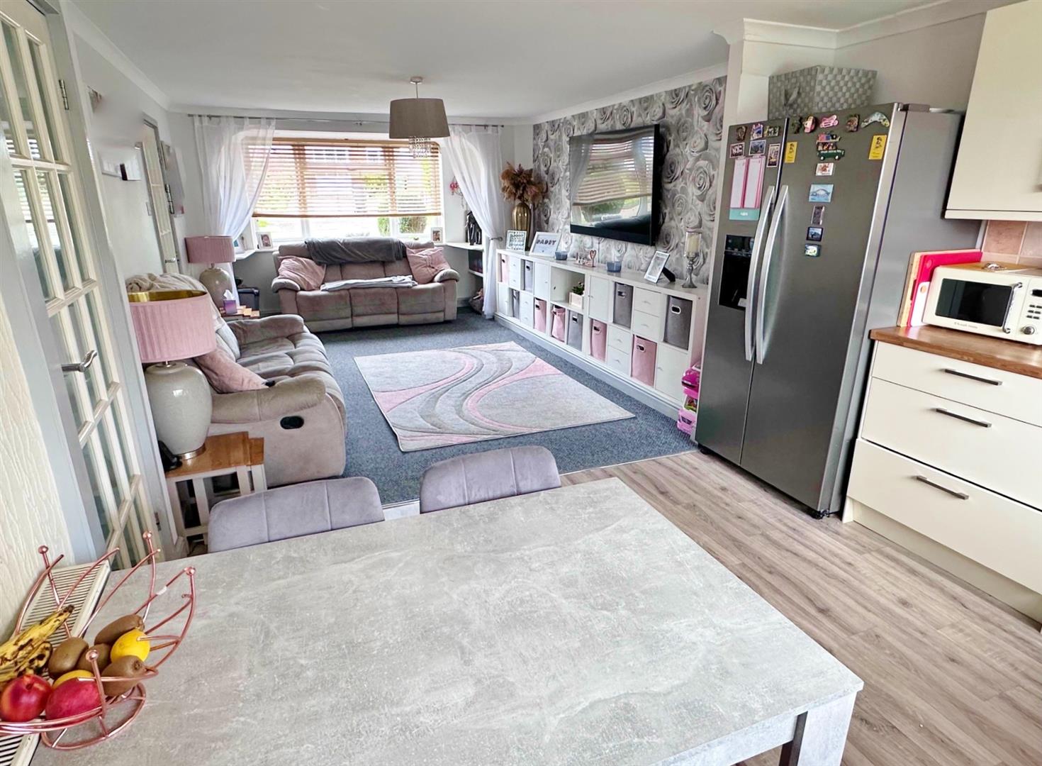 3 Bedroom House - End Terrace. Faversham Road in Eastbourne, East Sussex 2